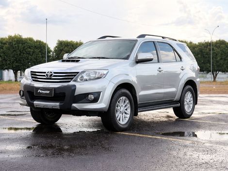 Toyota Hilux SW4 SR 4x2 2.7/ 2.7 Flex 16V Aut.