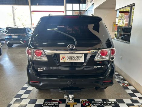 Toyota Hilux SW4 SRV D4-D 4x4 3.0 TDI Dies. Aut