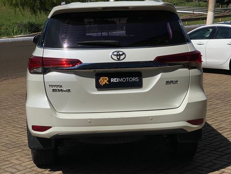 Toyota Hilux SW4 SRX 4x4 2.8 TDI 16V Dies. Aut.