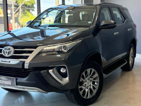 Toyota Hilux SW4 SRX 4x4 2.8 TDI 16V Dies. Aut.