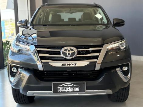 Toyota Hilux SW4 SRX 4x4 2.8 TDI 16V Dies. Aut.