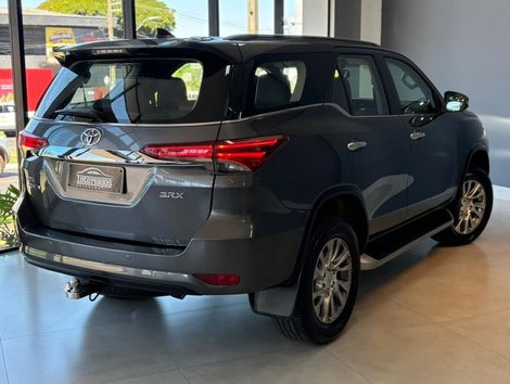 Toyota Hilux SW4 SRX 4x4 2.8 TDI 16V Dies. Aut.