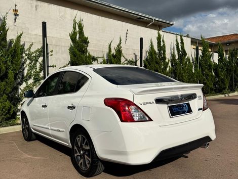 Nissan VERSA UNIQUE 1.6 16V FlexStart 4p Aut.