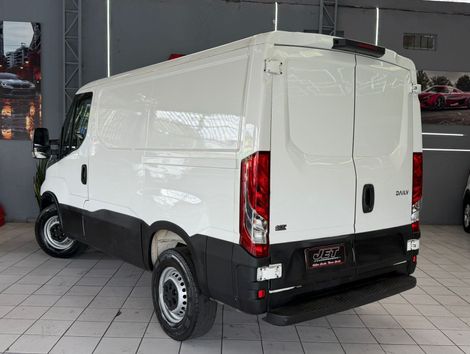 IVECO DAILY FURGÃO 30-130 2.3 12m³ (Diesel) 