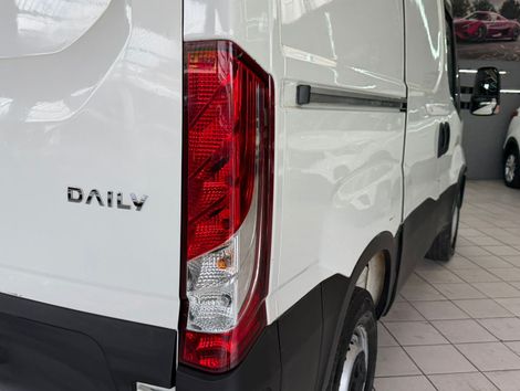 IVECO DAILY FURGÃO 30-130 2.3 12m³ (Diesel) 