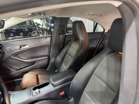 Mercedes CLA-180 1.6 16V 122cv Aut.