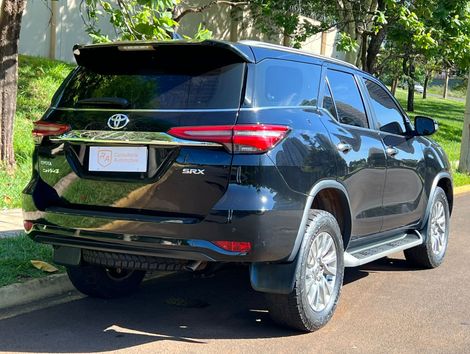 Toyota Hilux SW4 SRX 4x4 2.8 TDI 16V Dies. Aut.