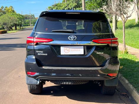 Toyota Hilux SW4 SRX 4x4 2.8 TDI 16V Dies. Aut.