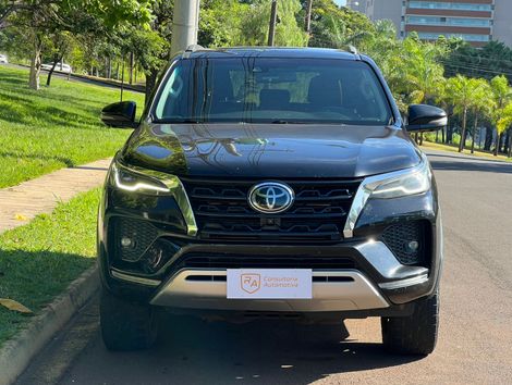 Toyota Hilux SW4 SRX 4x4 2.8 TDI 16V Dies. Aut.