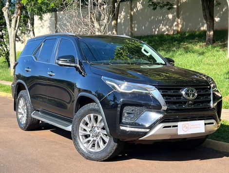 Toyota Hilux SW4 SRX 4x4 2.8 TDI 16V Dies. Aut.