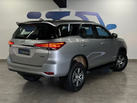 Toyota Hilux SW4 SR 4x2 2.7/ 2.7 Flex 16V Aut.