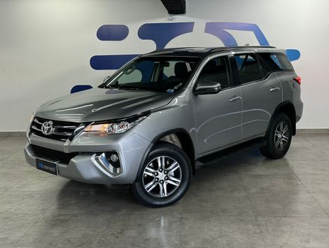 Toyota Hilux SW4 SR 4x2 2.7/ 2.7 Flex 16V Aut.