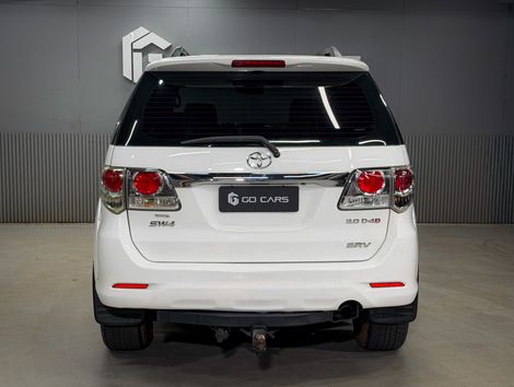 Toyota Hilux SW4 SRV D4-D 4x4 3.0 TDI Dies. Aut