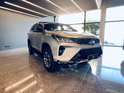 Toyota Hilux SW4 Diamond 2.8 TB 4x4 Die. Aut.