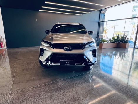 Toyota Hilux SW4 Diamond 2.8 TB 4x4 Die. Aut.