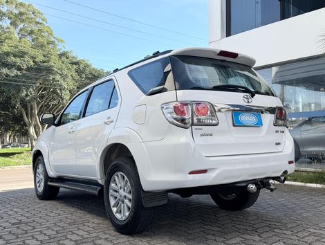 Toyota Hilux SW4 SR D4-D 4x4 3.0 TDI Dies. Aut