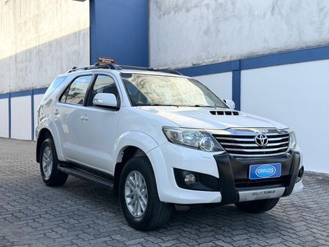Toyota Hilux SW4 SR D4-D 4x4 3.0 TDI Dies. Aut