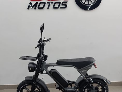 V8 ULTRA MINI V8 ULTRA MINI 01