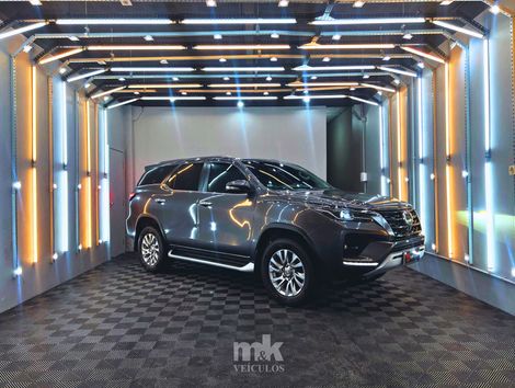 Toyota Hilux SW4 SRX 4x4 2.8 TDI 16V Dies. Aut.