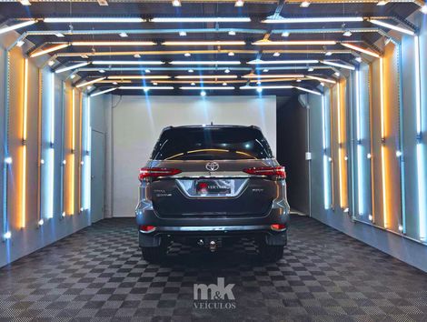 Toyota Hilux SW4 SRX 4x4 2.8 TDI 16V Dies. Aut.