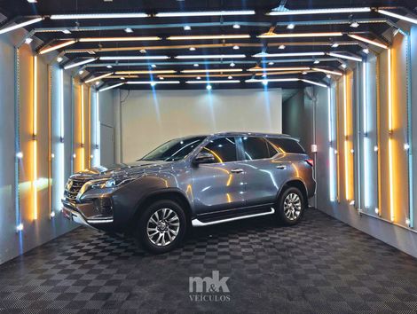 Toyota Hilux SW4 SRX 4x4 2.8 TDI 16V Dies. Aut.