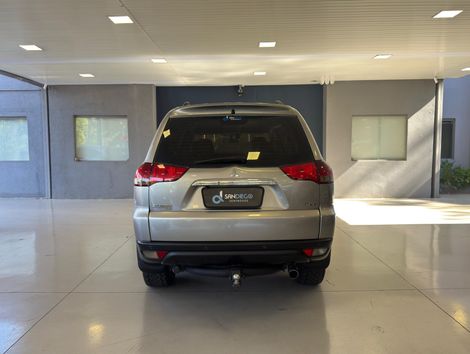 Mitsubishi Pajero HPE 3.2 4x4 T.I. Dies. 5p Aut.