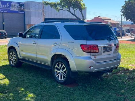 Toyota Hilux SW4 SRV D4-D 4x4 3.0 TDI Dies. Aut