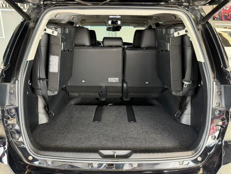 Toyota Hilux SW4 SRX 4x4 2.8 TDI 16V Dies. Aut.