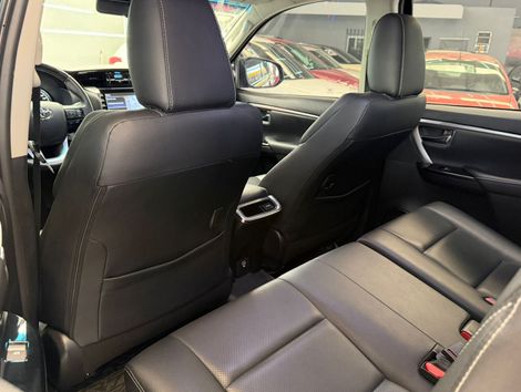 Toyota Hilux SW4 SRX 4x4 2.8 TDI 16V Dies. Aut.