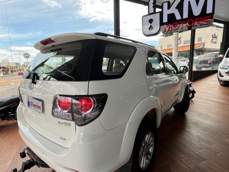 Toyota Hilux SW4 SR 4x2 2.7/ 2.7 Flex 16V Aut.