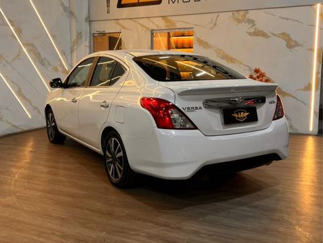 Nissan VERSA SL 1.6 16V FlexStart 4p Aut.