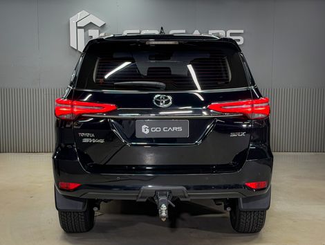 Toyota Hilux SW4 SRX 4x4 2.8 TDI 16V Dies. Aut.