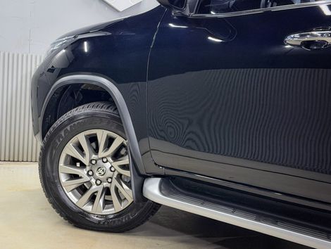 Toyota Hilux SW4 SRX 4x4 2.8 TDI 16V Dies. Aut.