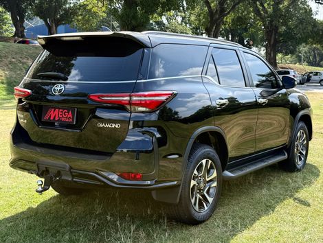 Toyota Hilux SW4 Diamond 2.8 TB 4x4 Die. Aut.