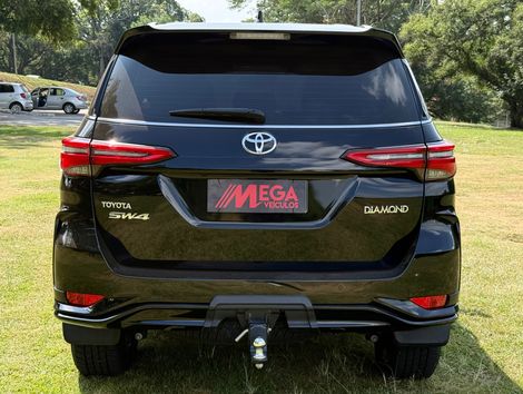 Toyota Hilux SW4 Diamond 2.8 TB 4x4 Die. Aut.