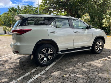 Toyota Hilux SW4 SRX Diamo. 4x4 2.8 TB Die Aut.