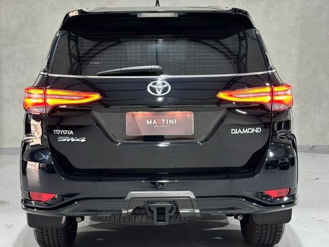 Toyota Hilux SW4 Diamond 2.8 TB 4x4 Die. Aut.