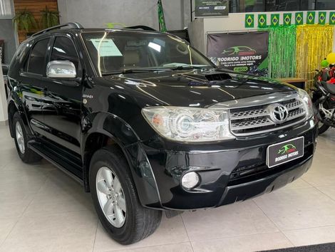 Toyota Hilux SW4 SRV D4-D 4x4 3.0 TDI Dies. Aut
