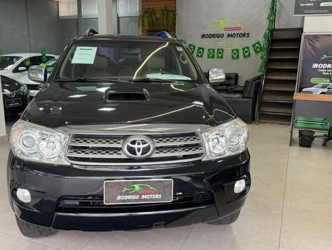 Toyota Hilux SW4 SRV D4-D 4x4 3.0 TDI Dies. Aut