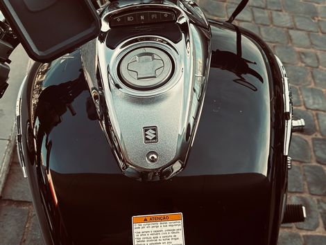 SUZUKI BOULEVARD M800