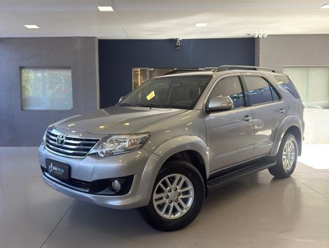 Toyota Hilux SW4 SR 4x2 2.7/ 2.7 Flex 16V Aut.
