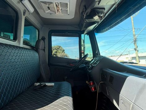 MERCEDES-BENZ L-1620 3-Eixos 2p (diesel)