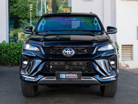 Toyota Hilux SW4 SRX Plat. 4x4 2.8 TB Die. Aut.