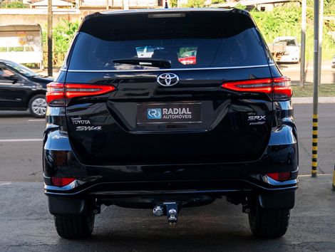 Toyota Hilux SW4 SRX Plat. 4x4 2.8 TB Die. Aut.