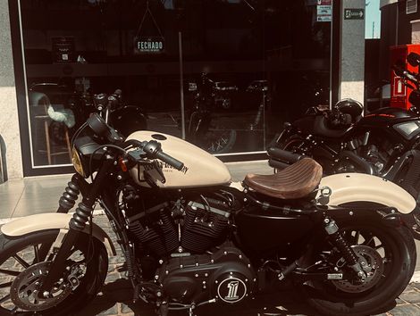 Harley XL 883N IRON