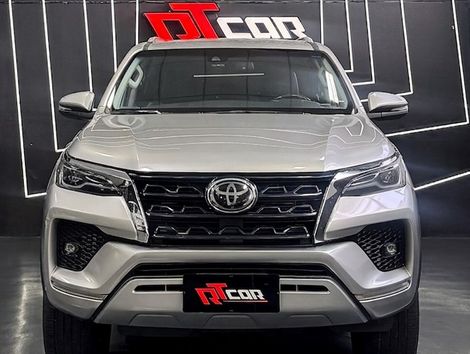 Toyota Hilux SW4 SRX 4x4 2.8 TDI 16V Dies. Aut.