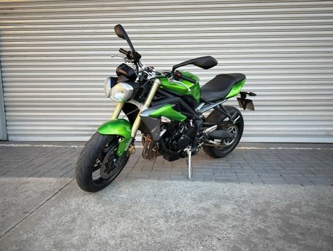 TRIUMPH STREET TRIPLE 675