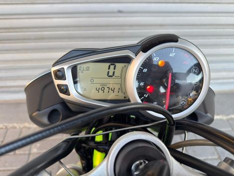 TRIUMPH STREET TRIPLE 675