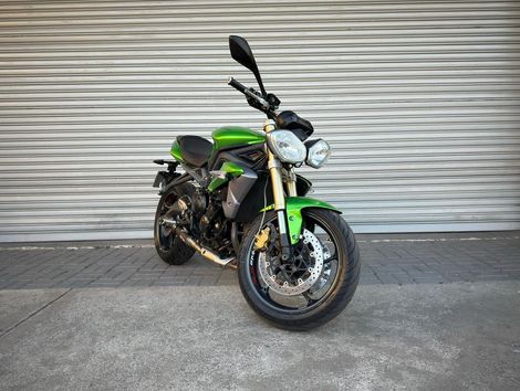 TRIUMPH STREET TRIPLE 675
