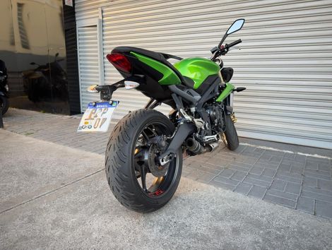 TRIUMPH STREET TRIPLE 675